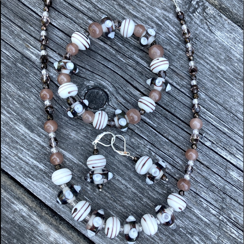 NWT Mocha & Cream Lampwork Glass matching Necklace Earrings Bracelet Set